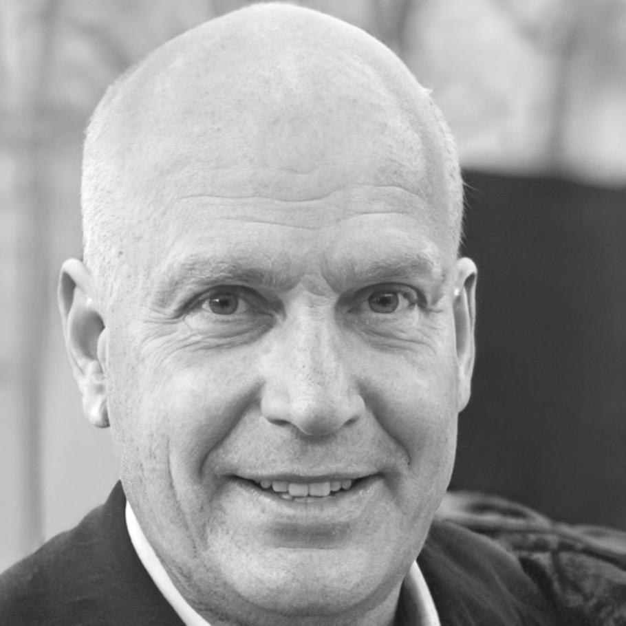 Portrait de Marc Dubois, analyste financier